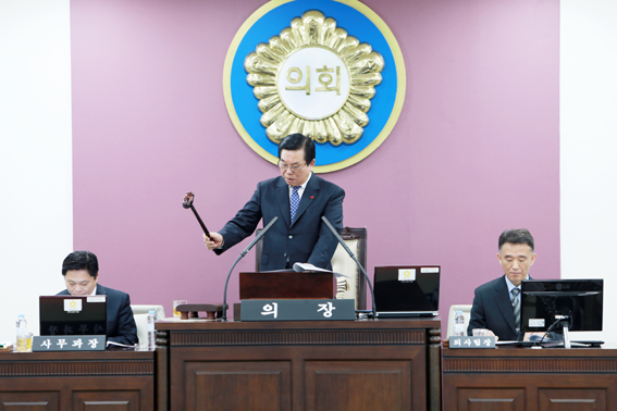 조영훈 의장이 ‘제248회 임시회’  개회를 선포하고 있다.