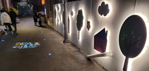 동호로 25가길 일대 등에 설치된 ‘범죄예방디자인 LED벽화’